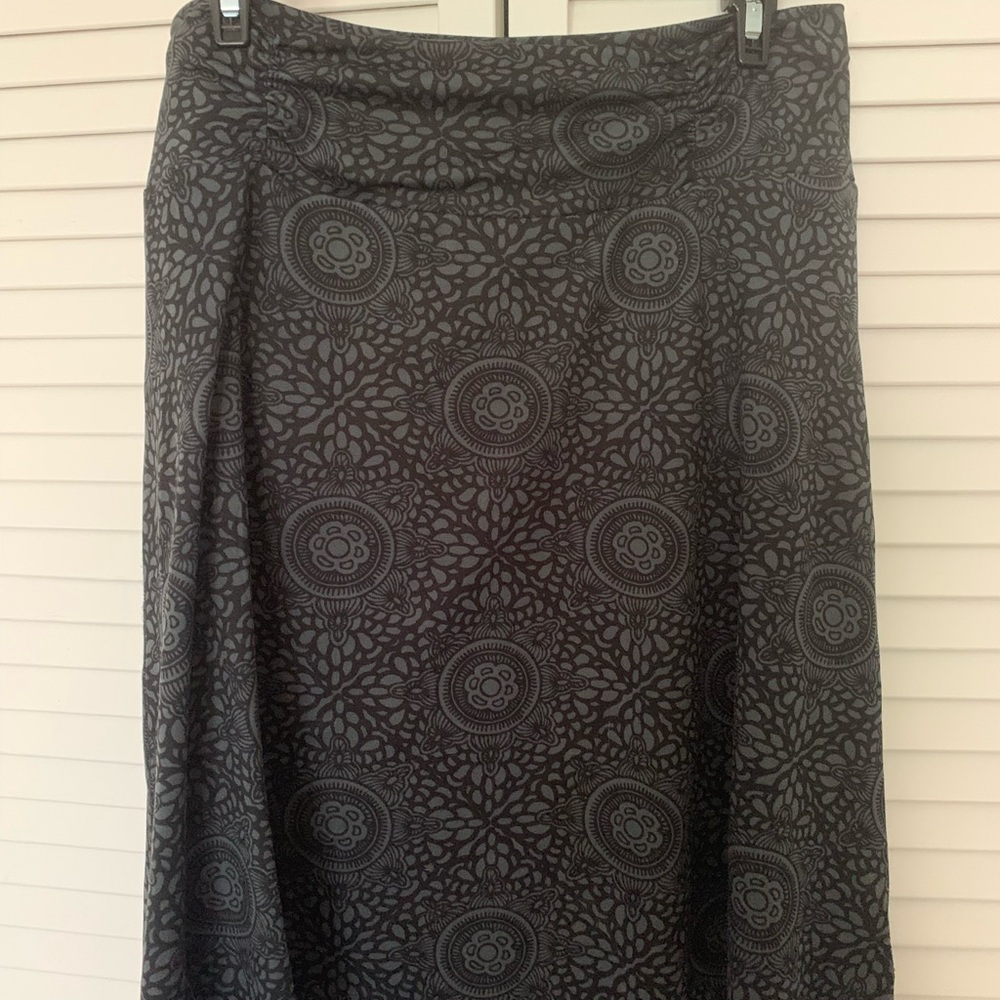 Soybu Black and White Midi A-Line Skirt